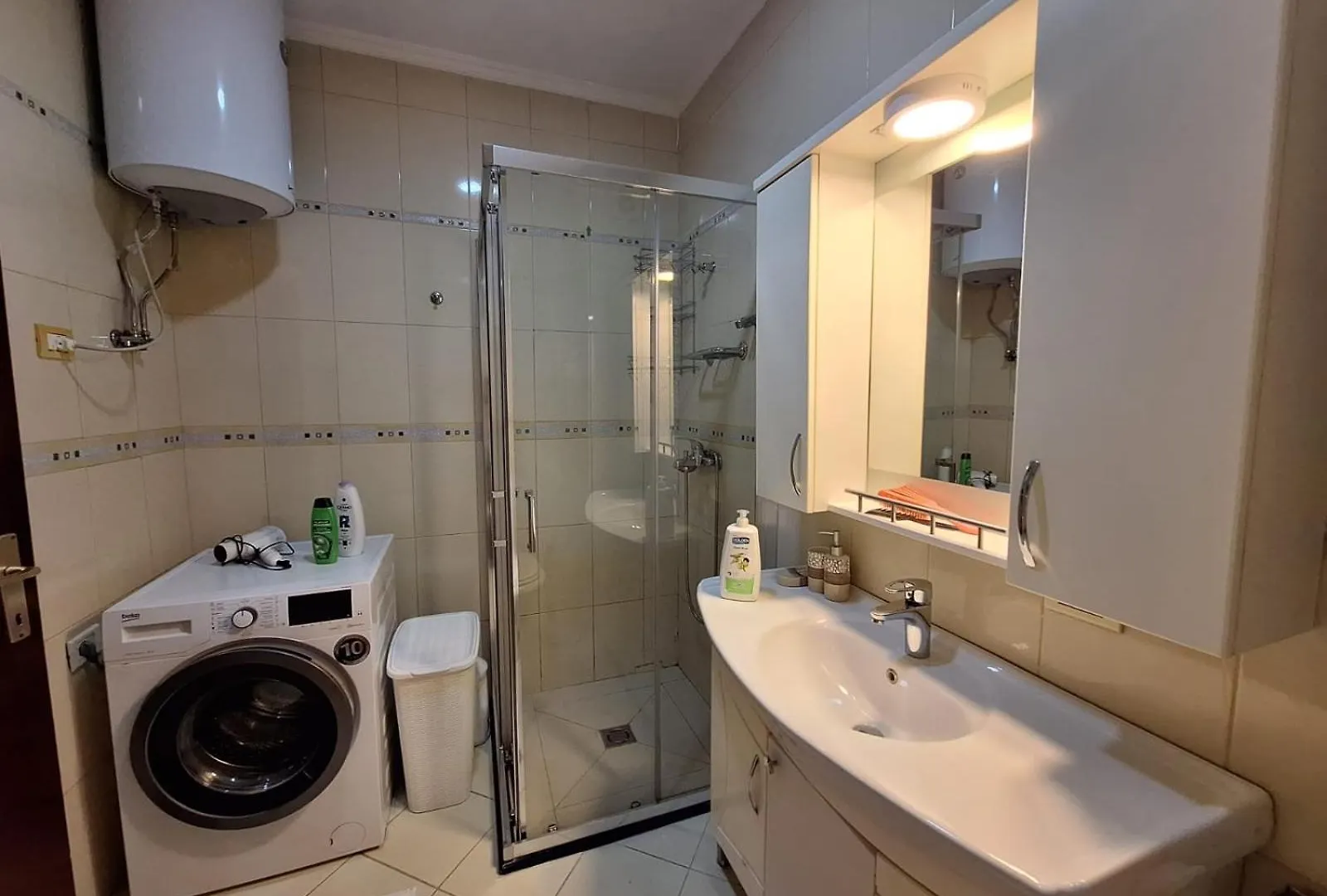Alb Apartament Tirana Apartamento